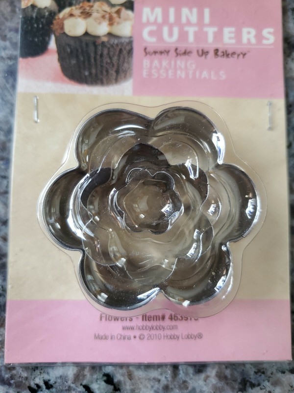 Sunny Side up Bakery Flowers shaped Mini Cutters 3 pcs set gallery