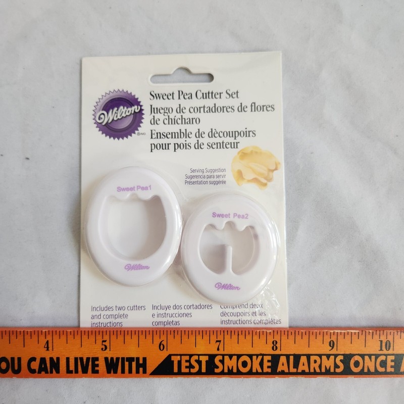 NEW Wilton Sweet Pea Cutter Set Gumpaste Flower Making Tool Cake Decorating gallery