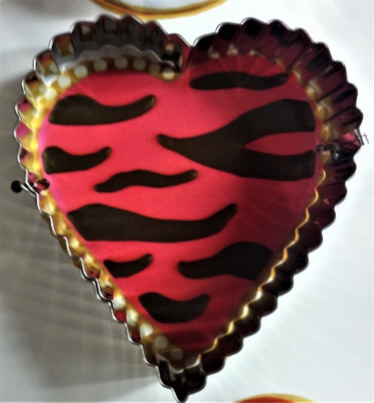 NWT Brother Sister Valentine Cookie Cutters-Lips 3.12"W, Two Hearts, 3.25"T gallery