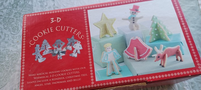 NEW in BOX 3D Stand Up Xmas Cookie Cutters Angel Snowman Tree Bell Reindeer Bell