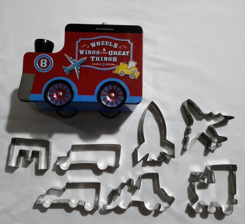 COOKIE CUTTER (3) SETS HALLOWEEN, GINGERBREAD HOUSE, WHEELS, WINGS & GREAT THING gallery