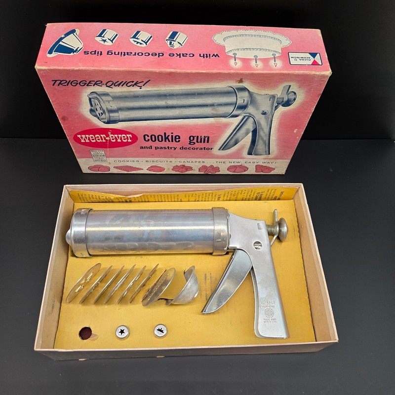 Vintage Wear-Ever Aluminum Cookie Gun No 3367 Pastry Decorator Spritz Set Box