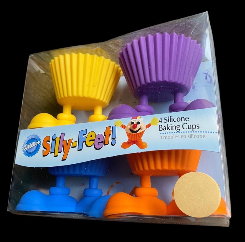Wilton Silly Feet 4 Silicone Baking Cups , 4-Count gallery