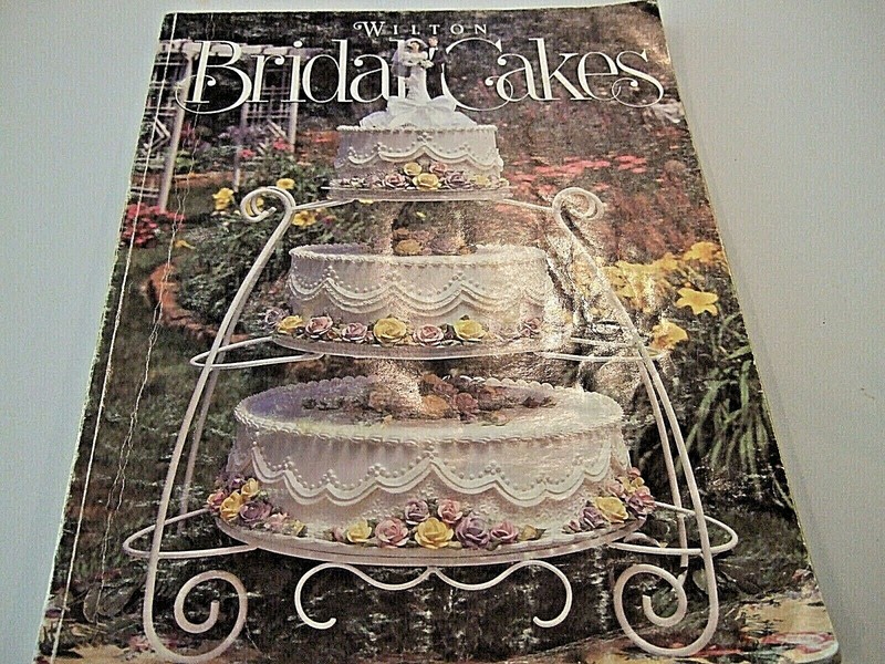 1993 Wilton Book of Bridal Cakes – Paperback