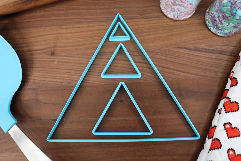 XL Triangle Cookie Cutters - 8in Through 1in Concentric Cutter gallery