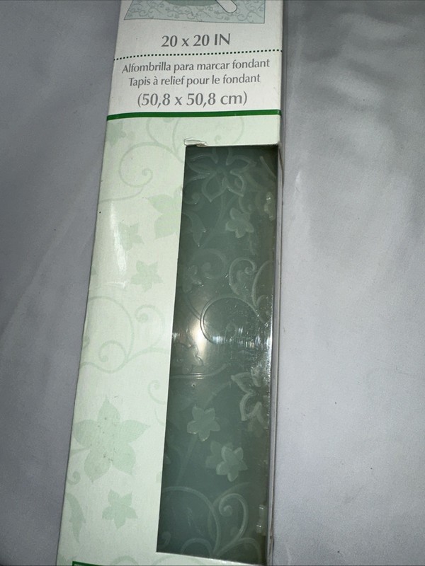 Wilton Fondant Imprint Mat Graceful Vines 20x20" gallery