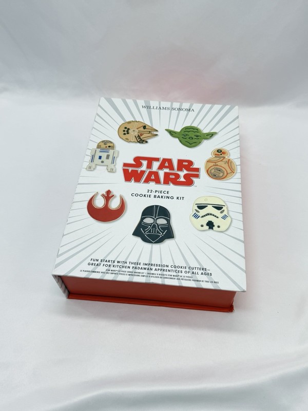 Williams Sonoma Star Wars 22 Piece Cookie Baking Kit Cookie Cutters Missing 1 Pc