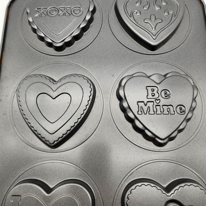 Vintage Wilton Pan 6 Heart Shaped Non-Stick Valentine Retired Black Cookie Candy gallery