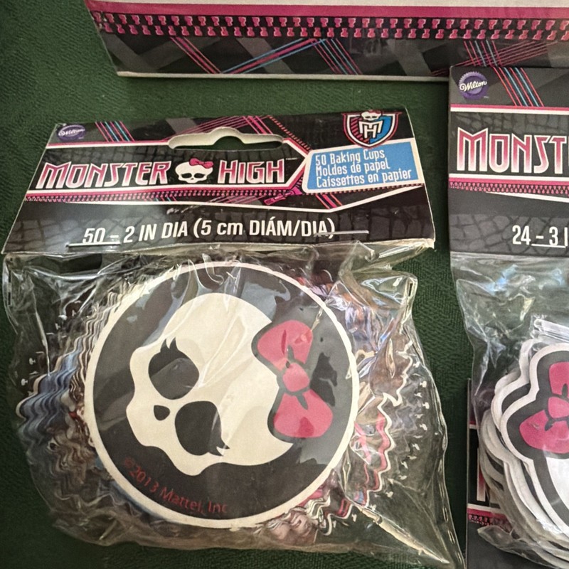 Monster High Cupcake Stand, 50 Holders 48 Picks Bags Candle Birthday Party Decor gallery