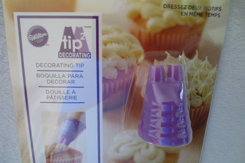 Wilton Tip 2 Duo Piping Decorating Tip pipe to Design 2 Bags Included New gallery
