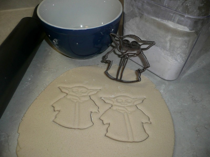 BABY YODA CHILD ADORABLE GREEN SPACE BABY STAR WARS COOKIE CUTTER USA PR3301 gallery