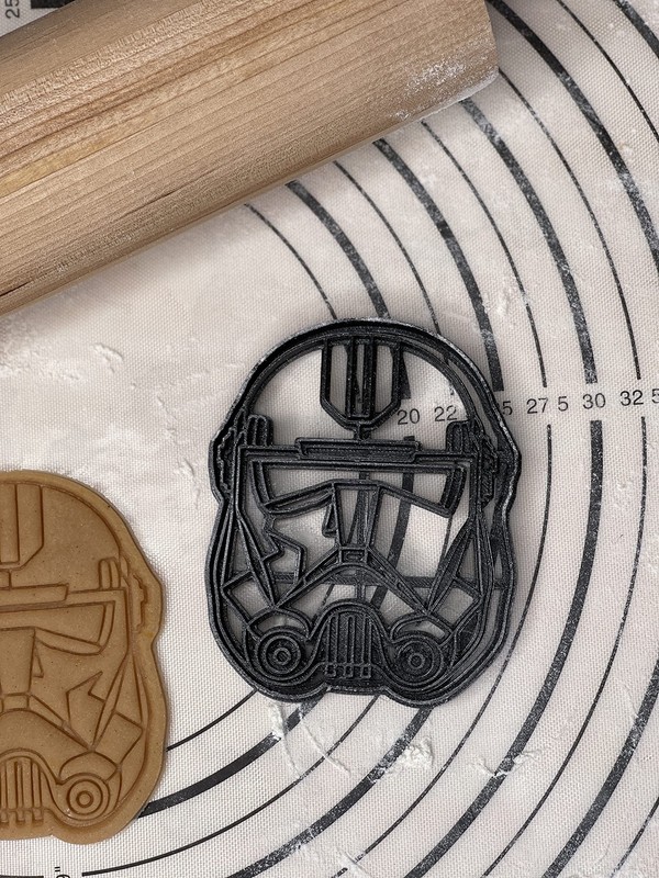 Star Wars Bad Batch Clone Force 99 Hunter Helmet Cookie Cutter Mold 4.75-Inch gallery