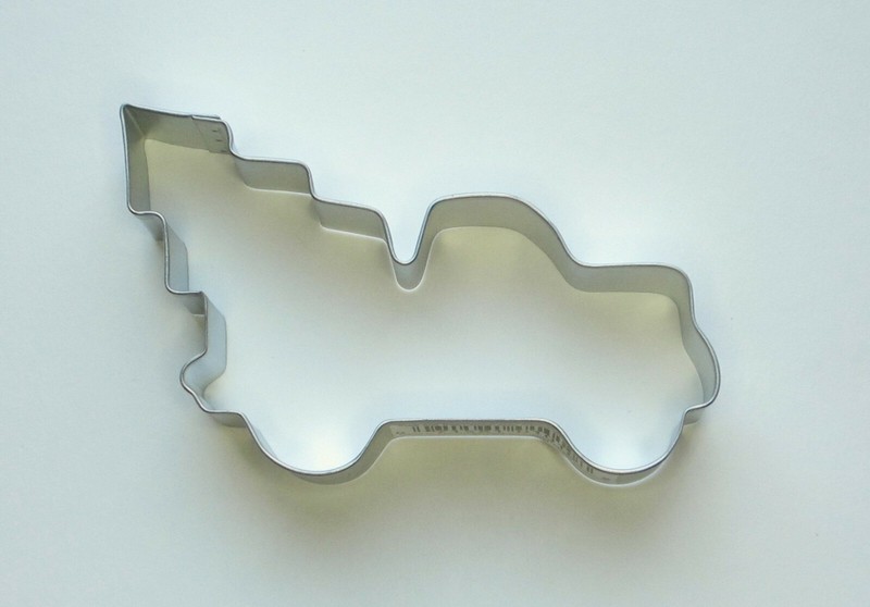 4.75″ Classic Vintage Pickup Truck w/Tree Xmas Winter Cookie Cutter Tin Steel