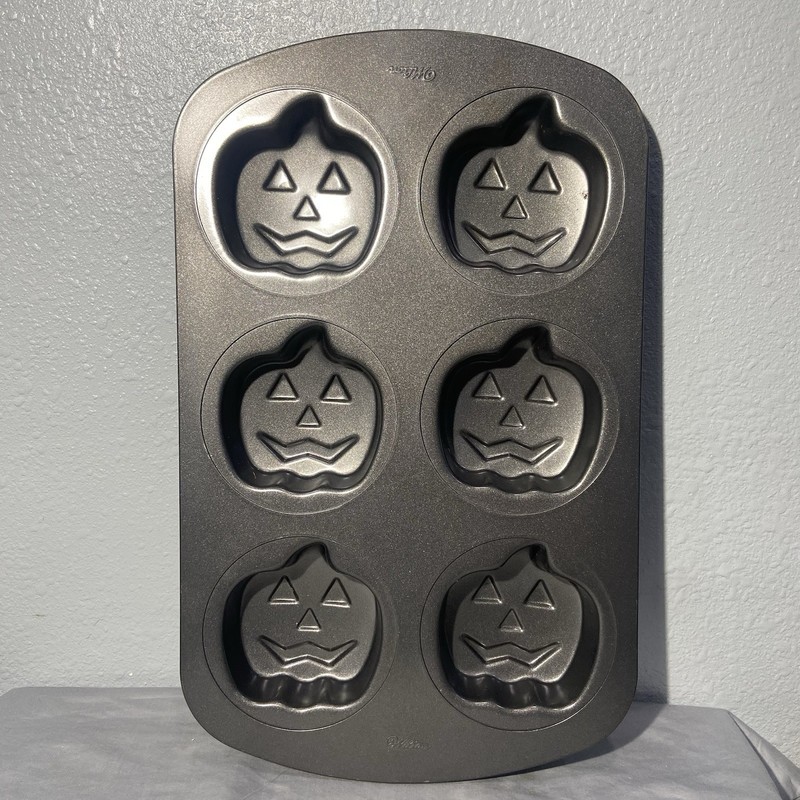 Wilton Mini Jack-Lantern Pumpkin Cake Pan 2008 6 Cavity #2105-1541 New