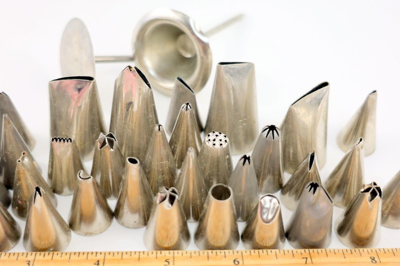 Lot of 34 - Wilton Piping Icing Decorating Tips gallery