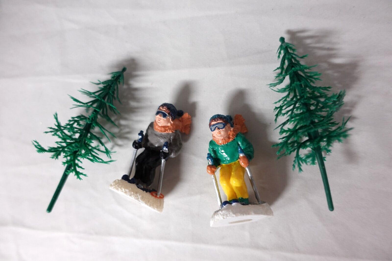 Bakery Crafts Snow Skiers cake decorating kit / winter sports / birthday