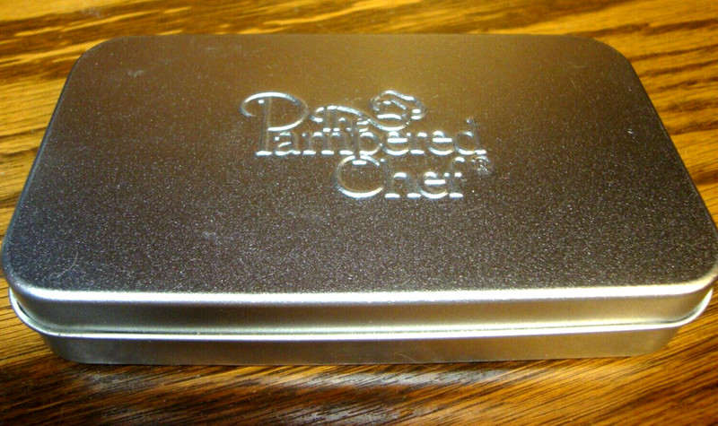 Pampered Chef Mini Holiday Cookie Cutters~Collectors Tin Creative Cutters 658