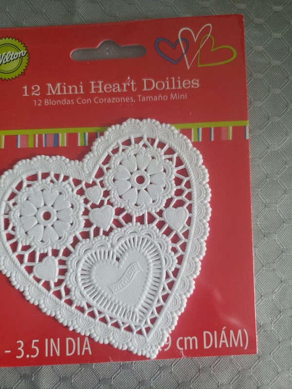 Wilton Heart Mini Grease Proof Doilies 12-3.5 in White New 2104-8960 gallery