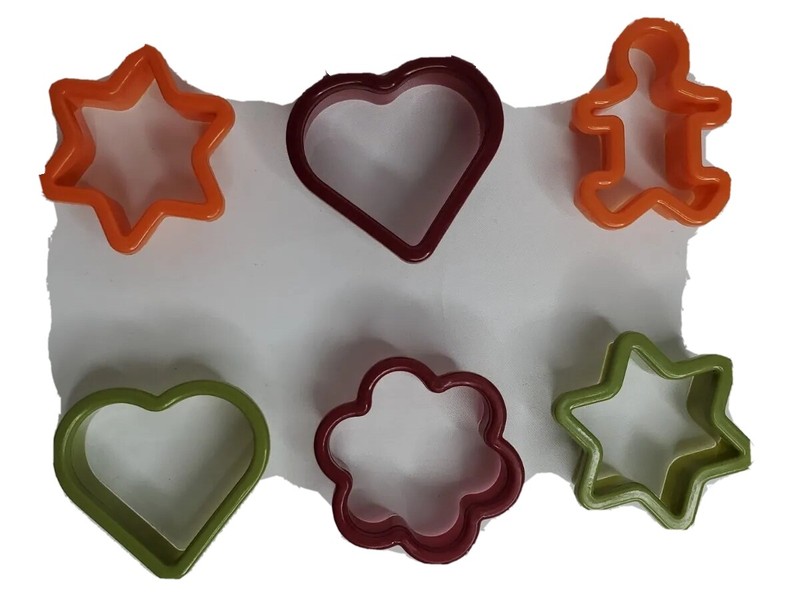 6 Retro Cookie Cutters Plastic Common Shapes 2.75″ Heart Star Gingerbread Man