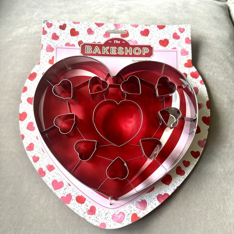 The Bakeshop Valentine Cookie Cutter Multiple Hearts 6×7 Inches Brand New