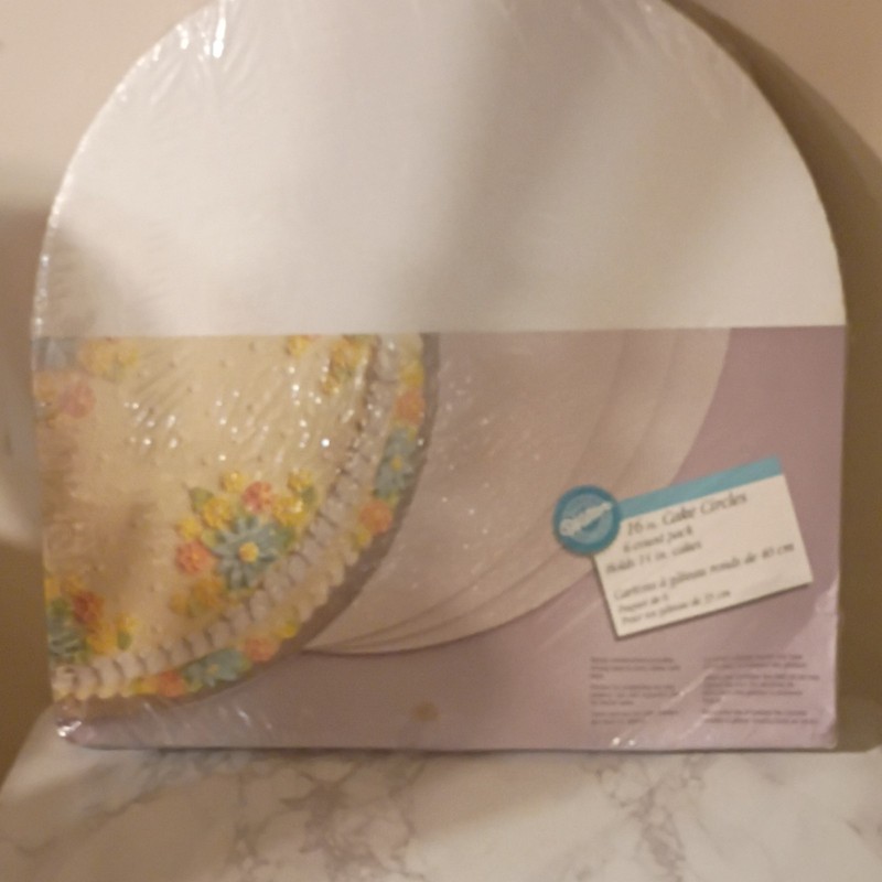Wilton 16 in Round White Cardboard Cake Boards 6-Pack Holds 14 in Cakes