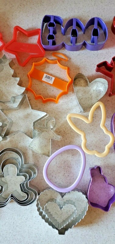Christmas Hallmark Lot of 38 Cookie Cutters Vintage Wilton Halloween Valentine gallery