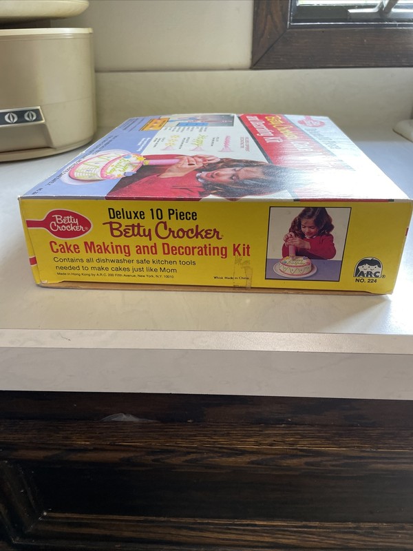 VINTAGE Betty Crocker Cake Mixing & Decorating Kit #224 Kids Children 10 Pc NEW gallery