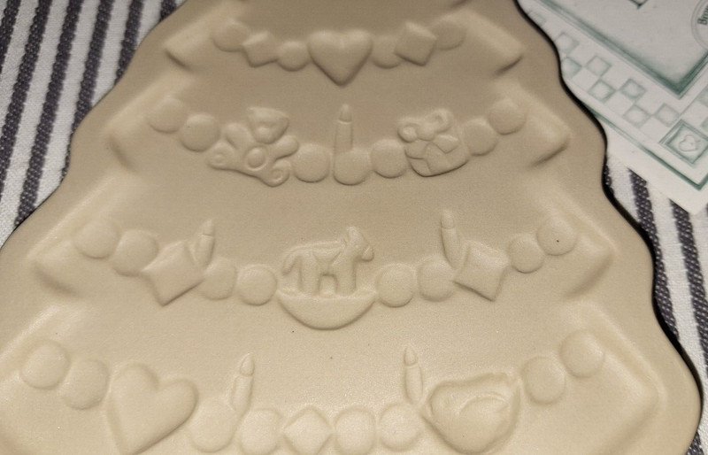 NWT VTG 1986 BROWN BAG CHRISTMAS TREE w/CANDLES TOYS STONEWARE COOKIE MOLD PRESS gallery