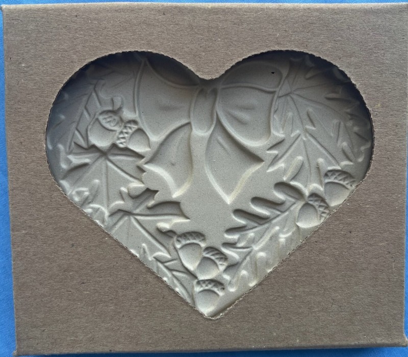 2003 Pampered Chef Autumn Wreath Heart Stoneware Cookie Mold NEW in BOX gallery