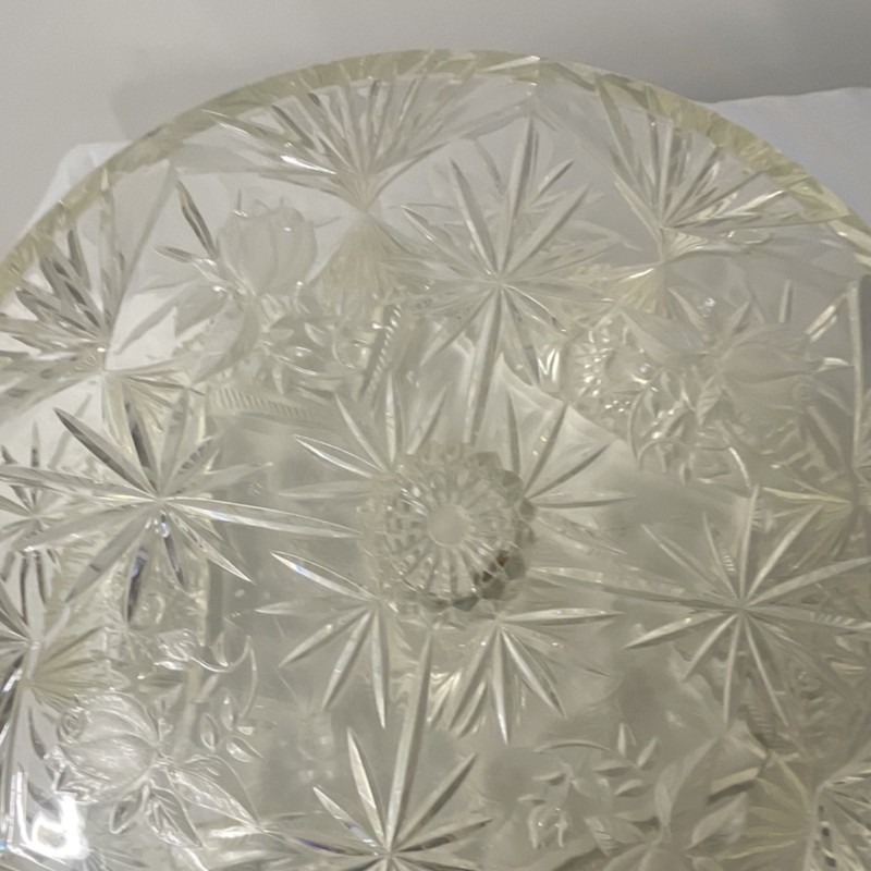 Clear acrylic Round Cake Stand with Lid, Glossy All-Over Pattern gallery
