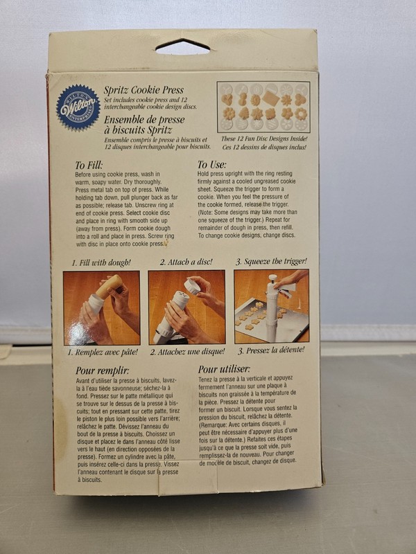 Spritz Cookie Press Wilton Barrel 12 disc Pre-owned Christmas gallery
