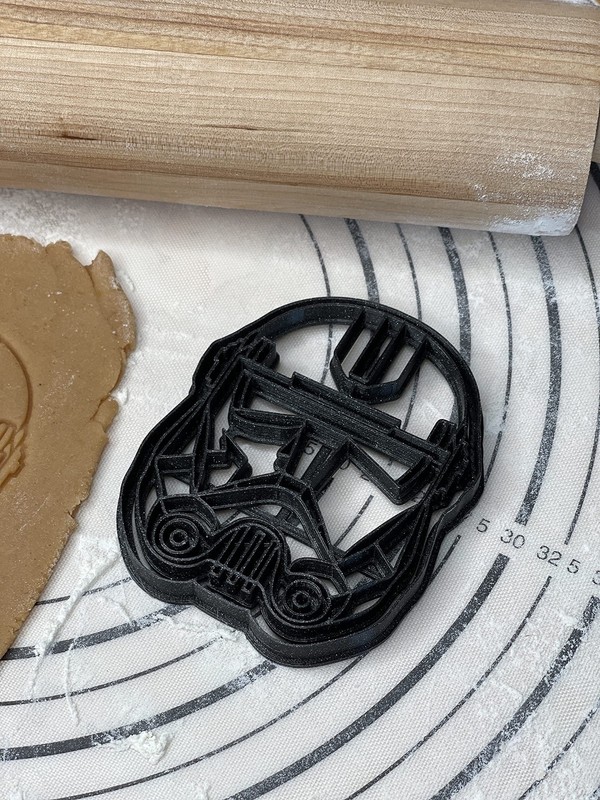 Star Wars Bad Batch Clone Force 99 Hunter Helmet Cookie Cutter Mold 4.75-Inch gallery