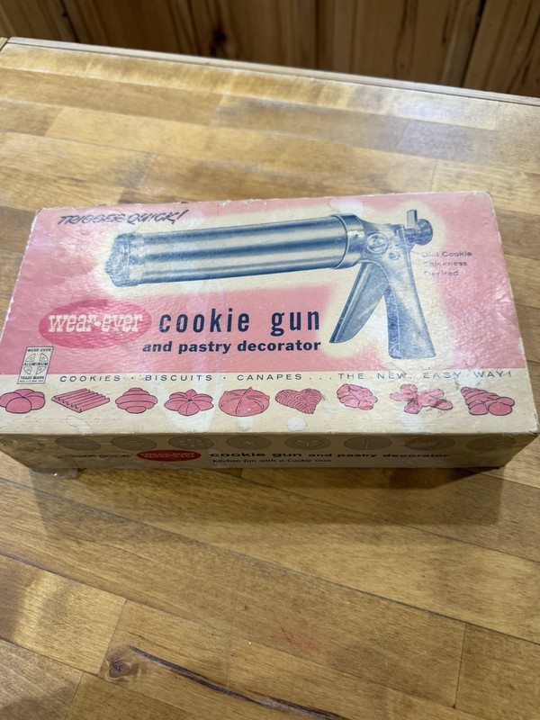 Vintage Wear Ever Cookie Gun And Pastry Decorator Cat No 3365 gallery