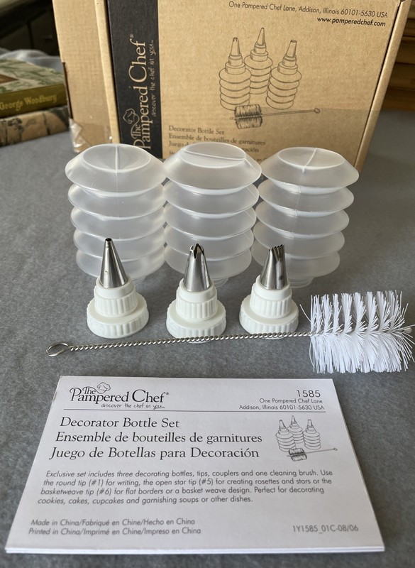 The Pampered Chef Decorator Bottle Set