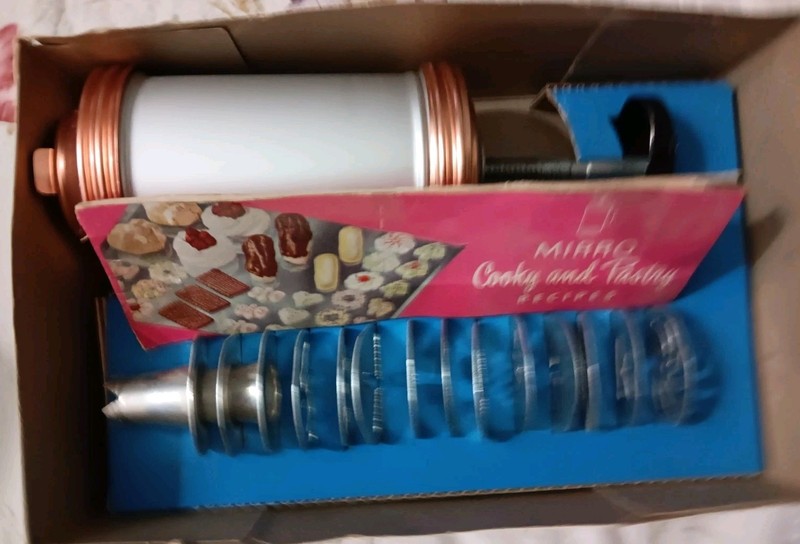 Vintage Mirro Cooky-Pastry Press and Canape Set 358-AM in Box W/Recipe Book gallery