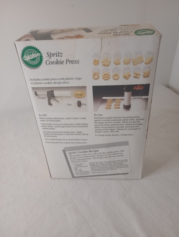 Vintage WILTON SPRITZ COOKIE PRESS WITH 12 DIFFERENT COOKIE DESIGN DISCS gallery