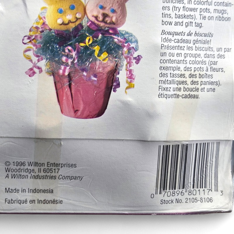 NEW Vtg Easter Wilton 2105-8106 Bunny Cookie Treats On A Stick Pan Spring 1996 gallery