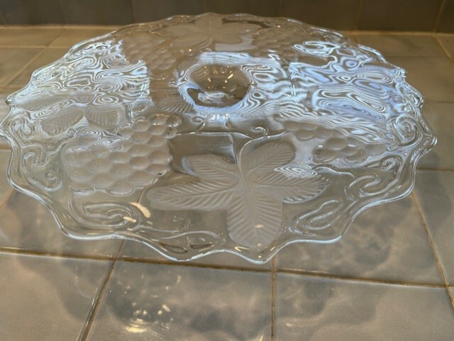 Mikasa GLASS CLEAR Grape frosted leaf & Grape CAKE STAND 13-1/2 x 2-1/4"