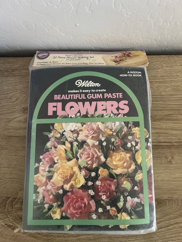 Wilton® Gum Paste Flower Making Set Fondant