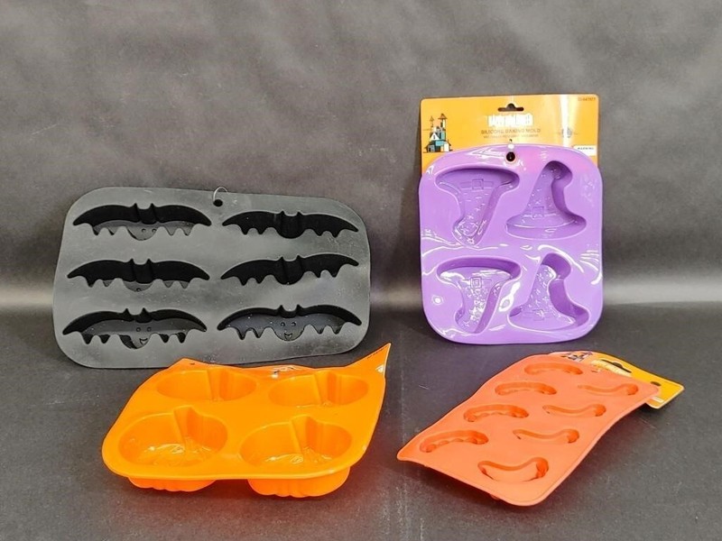 NWT 4pc Lot Halloween Silicone Molds. Chocolate, Baking, Soap, Candy Versatile