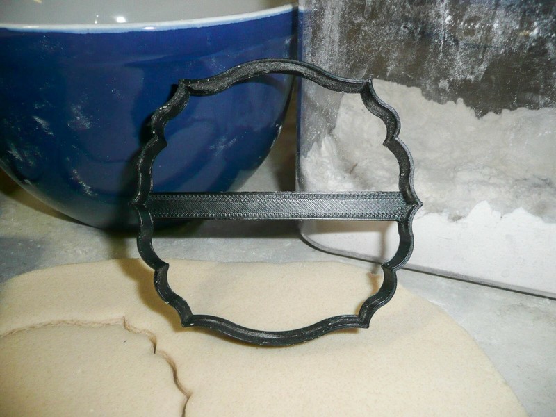 PLAQUE FRAME ELEGANT POINTED SCALLOPED EDGE OUTLINE FOR COOKIE CUTTER USA PR3152 gallery