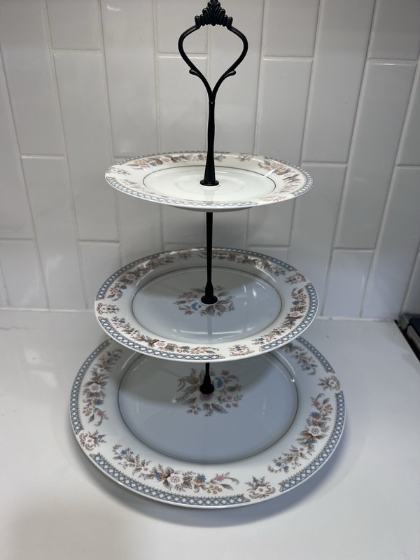 Tiered Cake Dessert Stand W First Lady Society Plates Blue Pink Flower Border