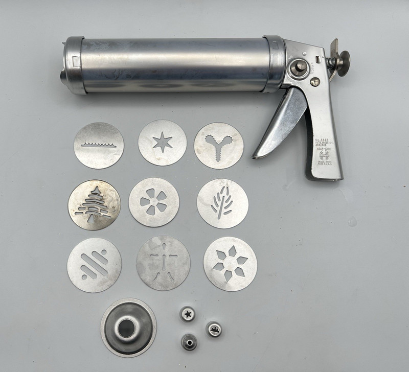 Vintage Wear Ever Cookie Gun and Pastry Decorator Complete Original Box gallery