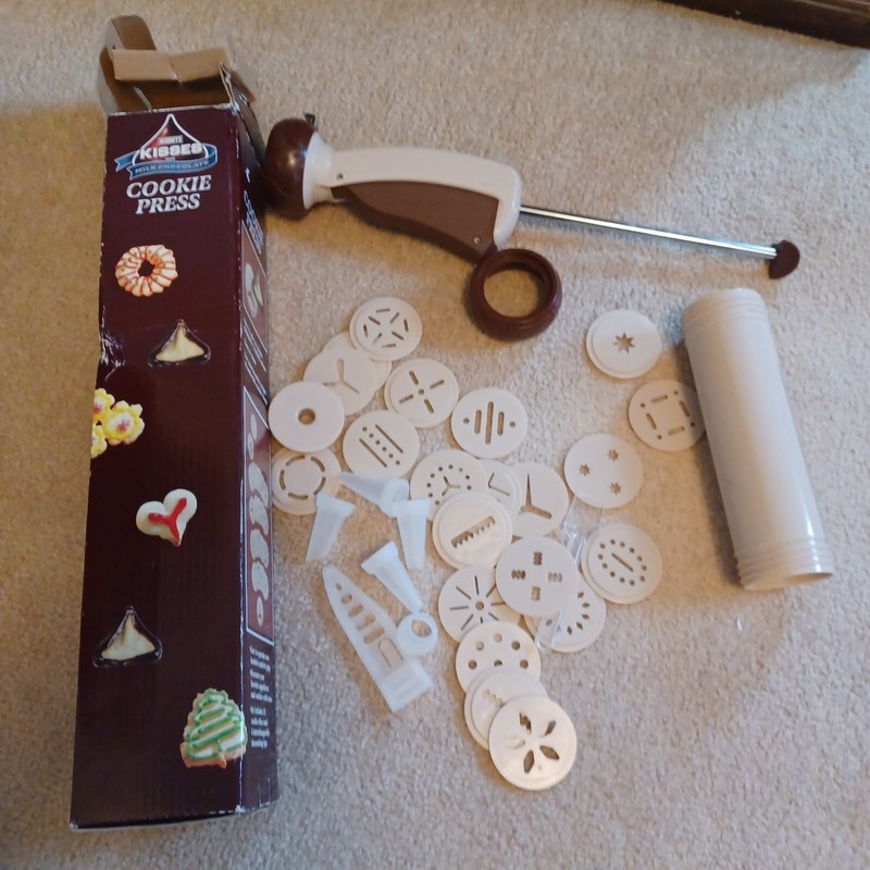 VINTAGE HERSHEY’S KISSES COOKIE PRESS, IN ORIGINAL BOX