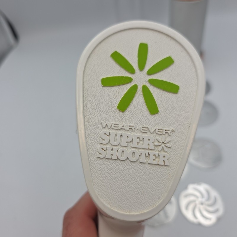 Vintage WEAR-EVER Super Shooter 70001 Electric Cookie Incomplete No Screw Works gallery