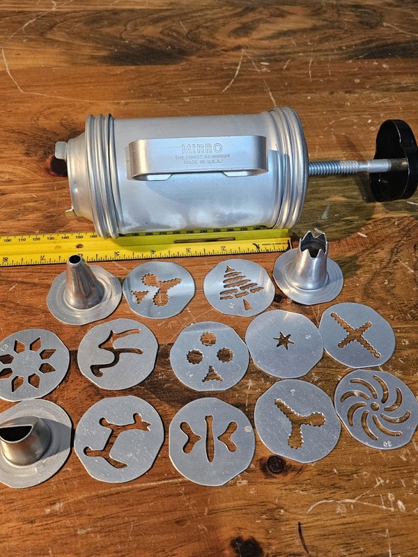 Vintage Mirro Aluminum Cookie Pastry Press MCM Spritz Maker 12 Discs 3 Tips USA