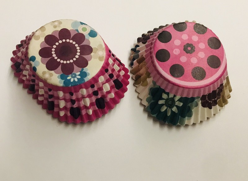 New Cupcake 23 Cupcake Liners 22 Picks Maroon Green Flowers gallery