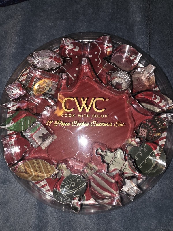 COOKIE CUTTER SET 19 PC BY CWC COOK WITH COLOR NEW