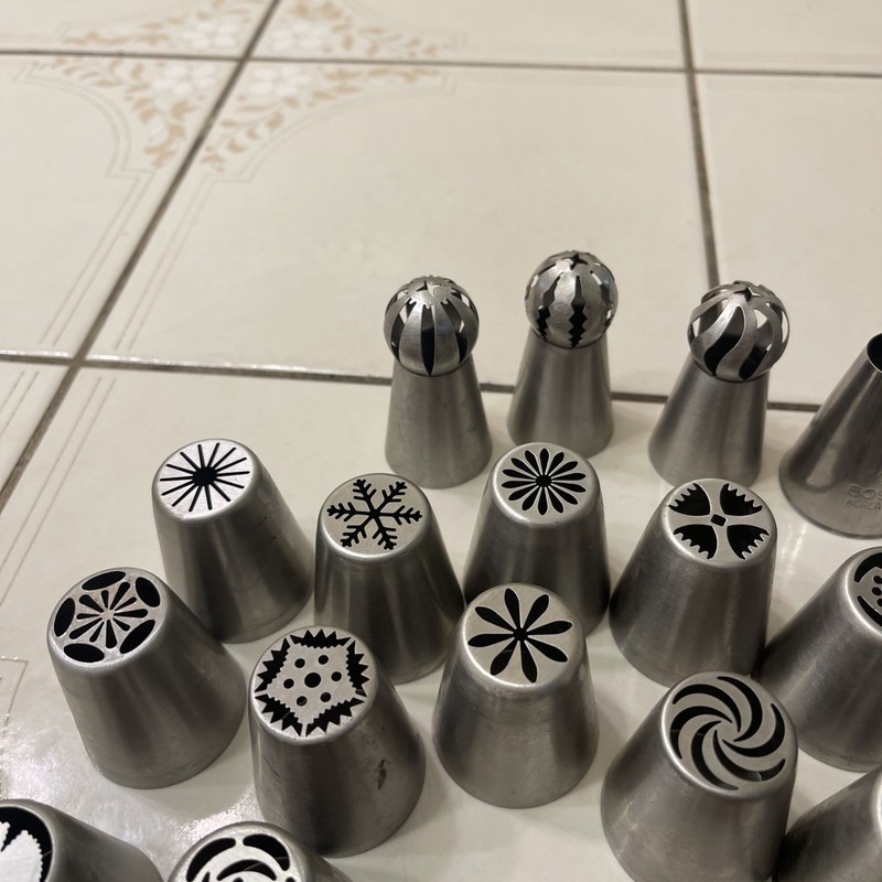 lot of 32 Stainless Steel KOREA piping cake decorating tips gallery