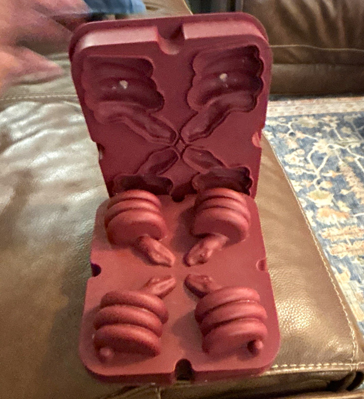 Silicon Snake whiskey ice cube molds.